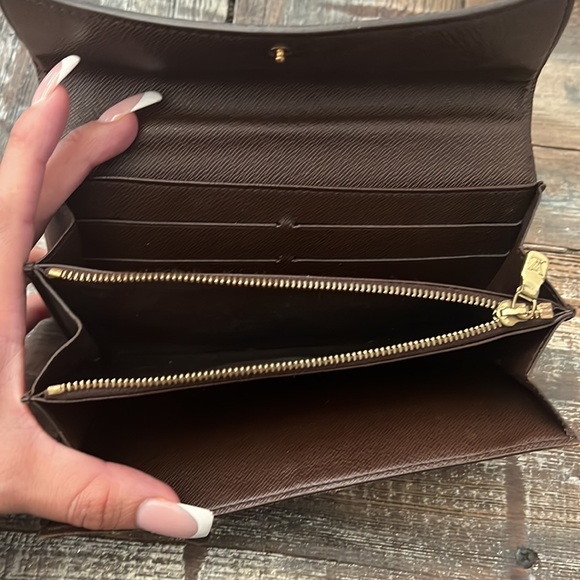 Louis Vuitton Damier Ebene Pattern Sarah Wallet - Picture 5 of 10